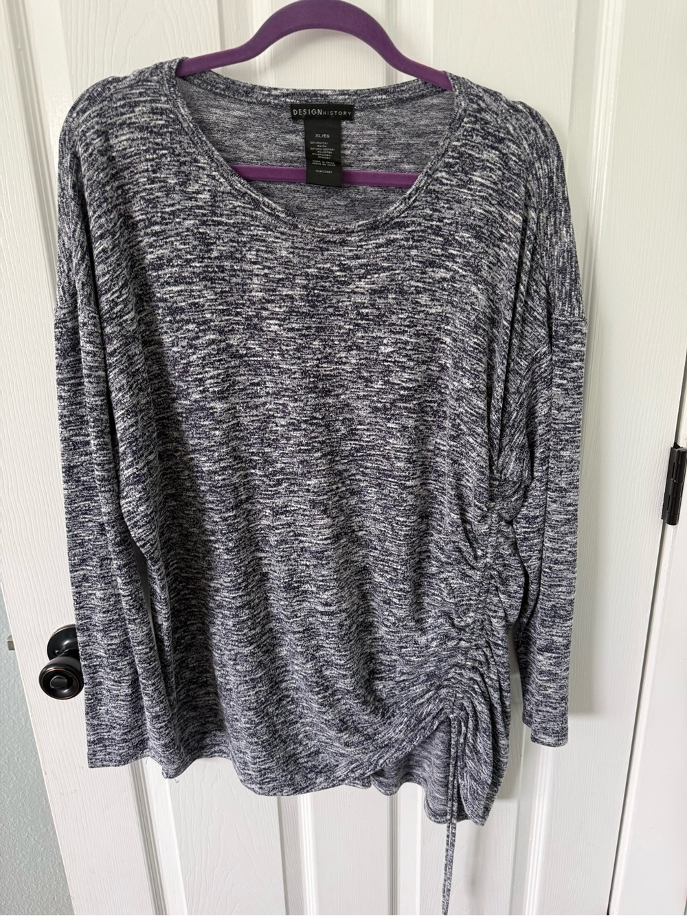 Design History Blue & White Sweater XL